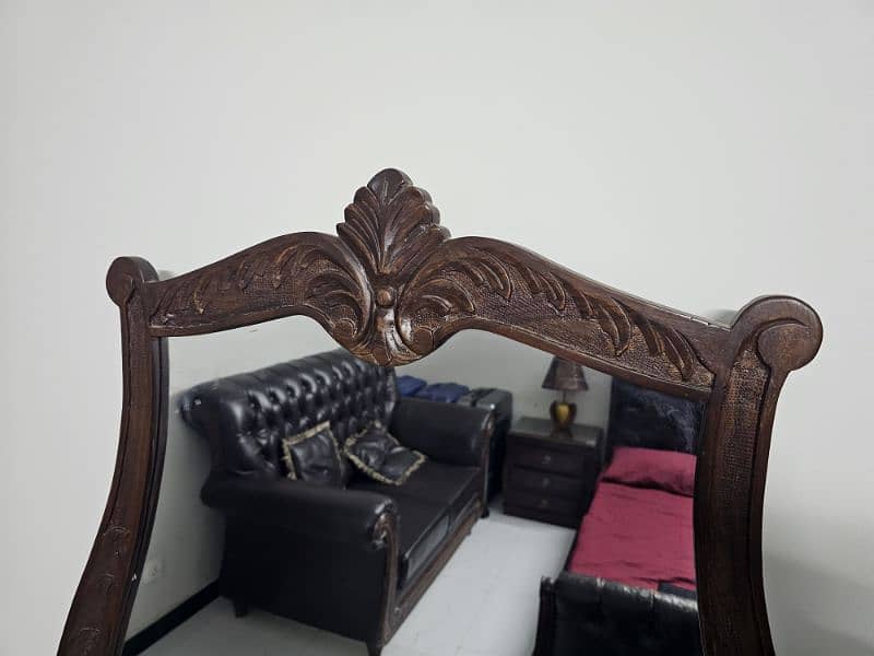 Beautiful Dressing Table - Rosewood - Carved 4