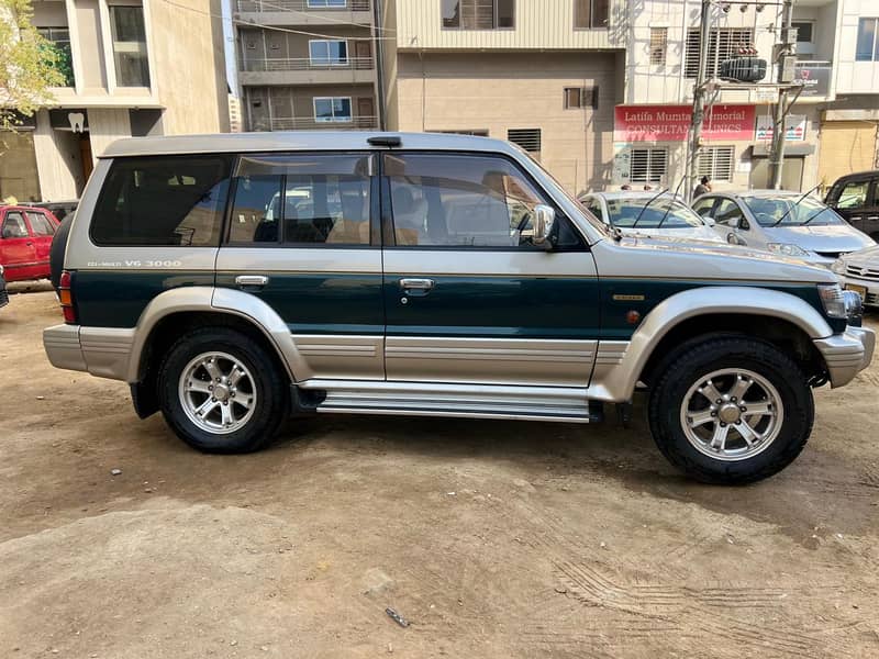 Mitsubishi Pajero 1994 8