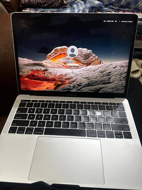 MacBook Pro 17 model  8/128 1