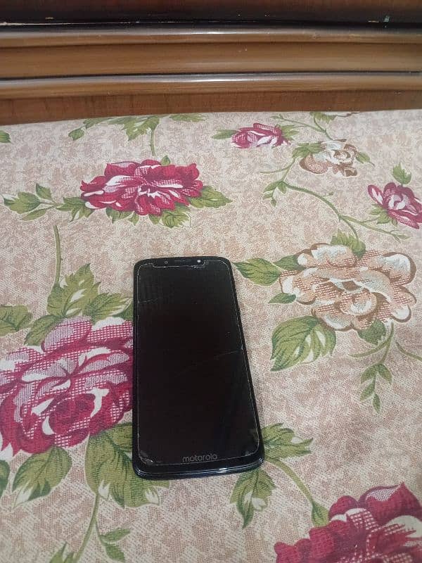 Motorola (Moto G6) 4