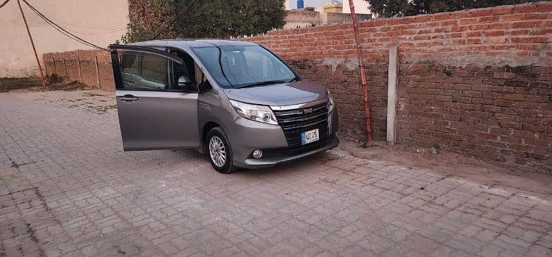 Toyota Noah 2015 0