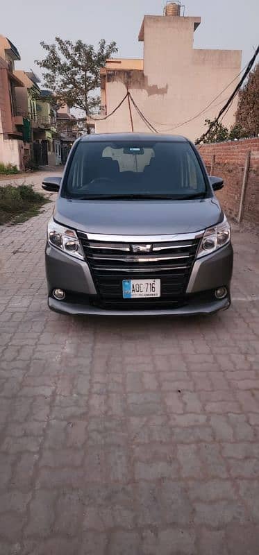 Toyota Noah 2015 1