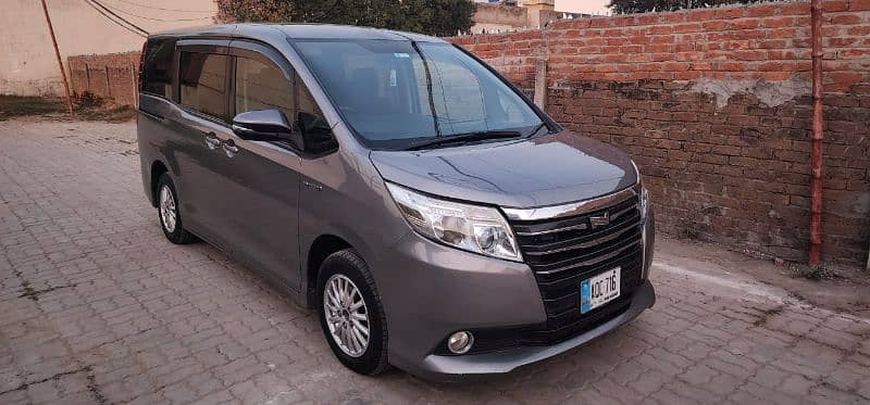 Toyota Noah 2015 2