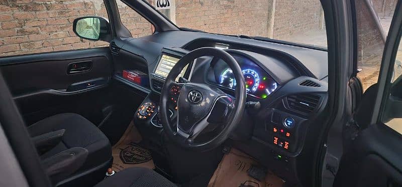 Toyota Noah 2015 5