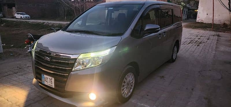 Toyota Noah 2015 7