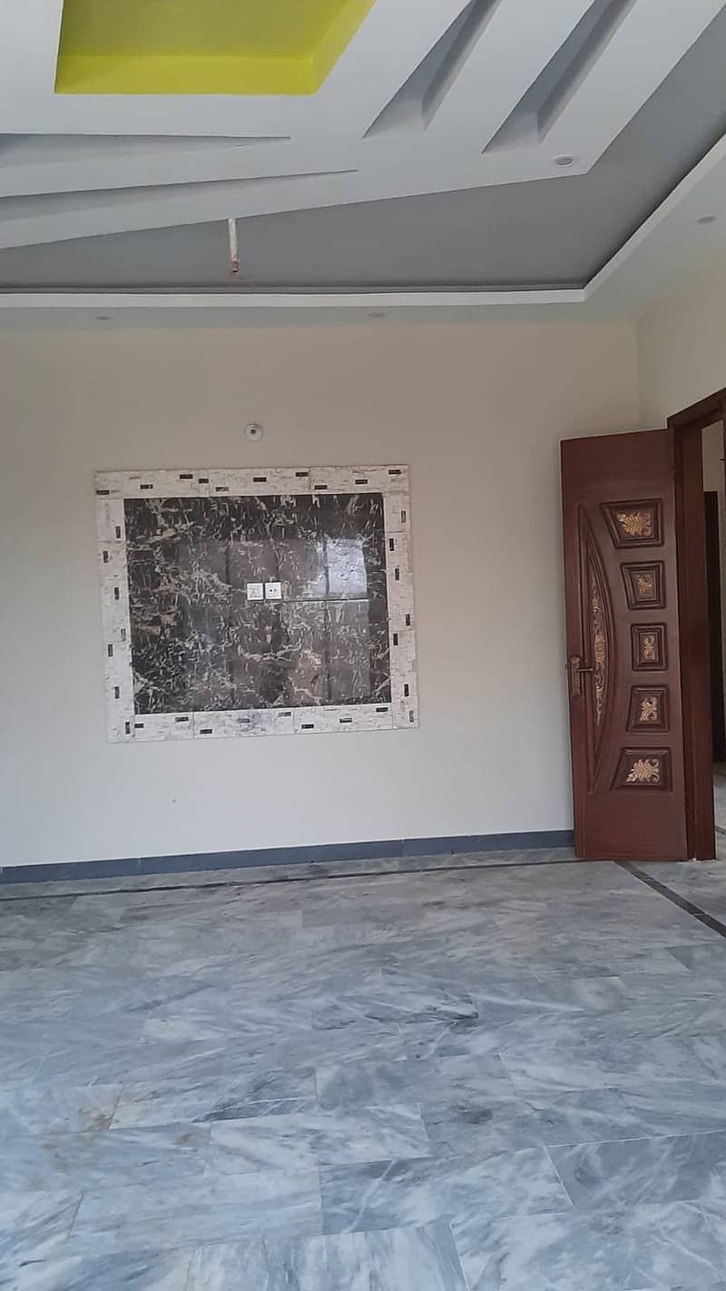 400Gaz Ground Floor for Rent Direct Owner deal 2