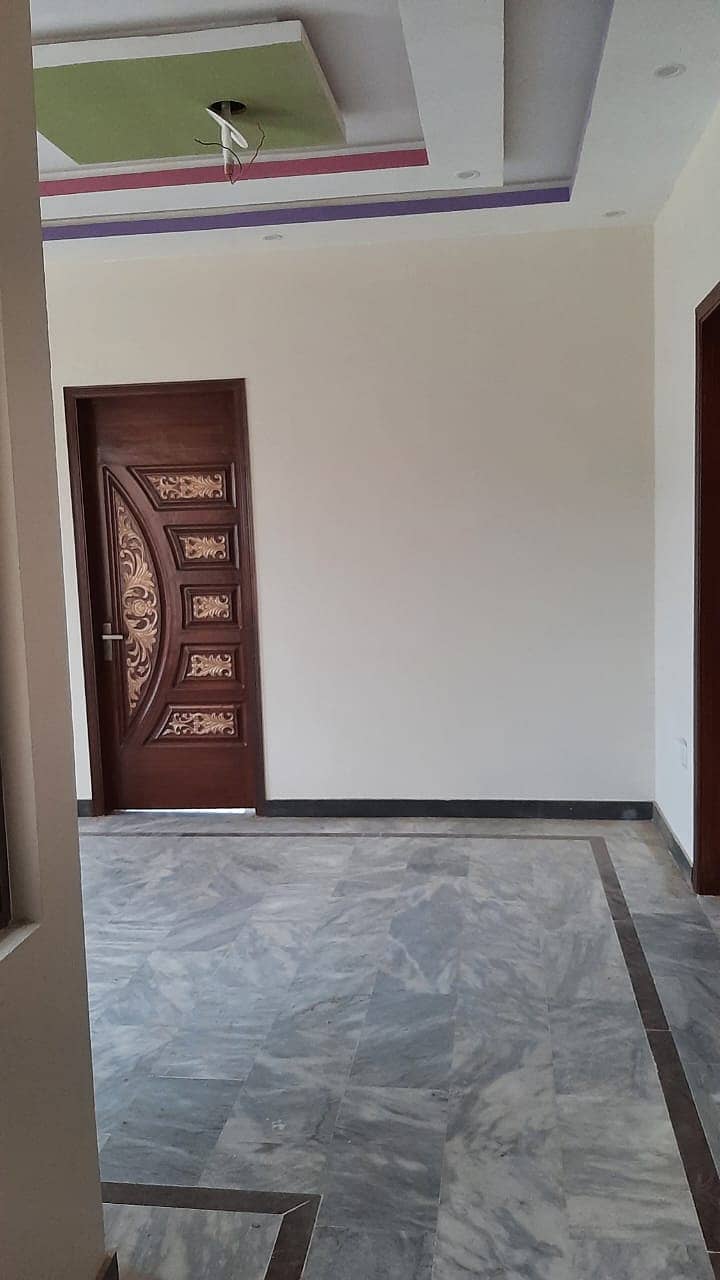 400Gaz Ground Floor for Rent Direct Owner deal 19