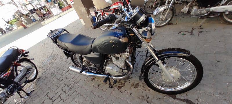 Suzuki GS 150 3