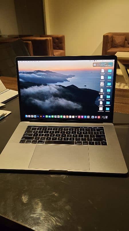 macbook pro 2017 15in 8