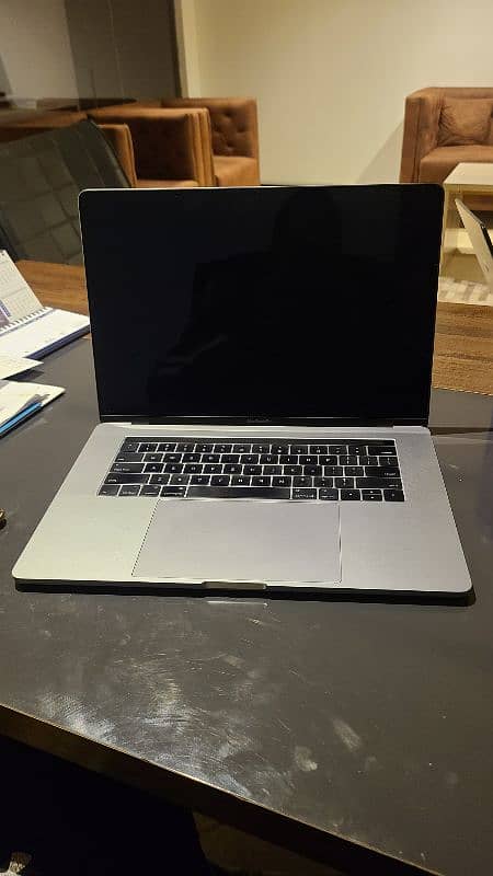 macbook pro 2017 15in 9