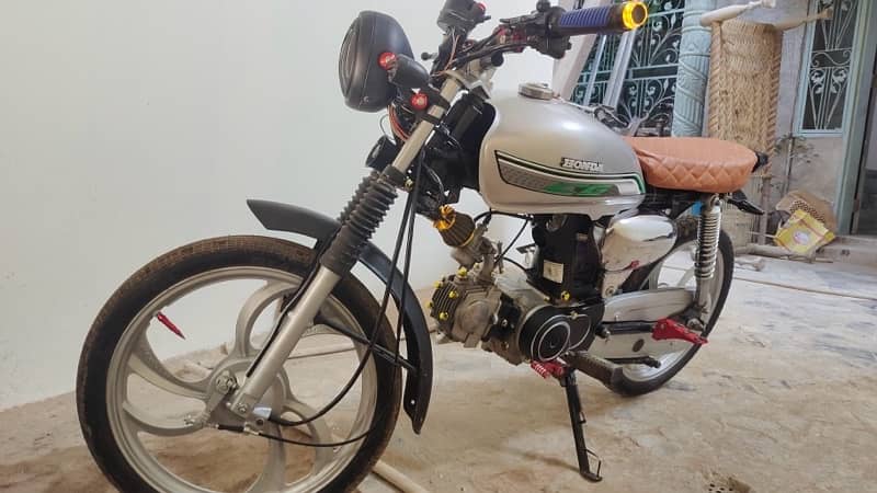 MODIFIED FOR U SPECIAL BIKE ONE  urgent sale for contact 03OO6064341 1