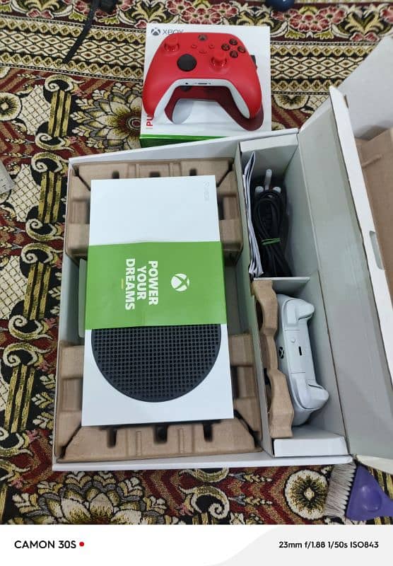 Xbox series S gaming console 13