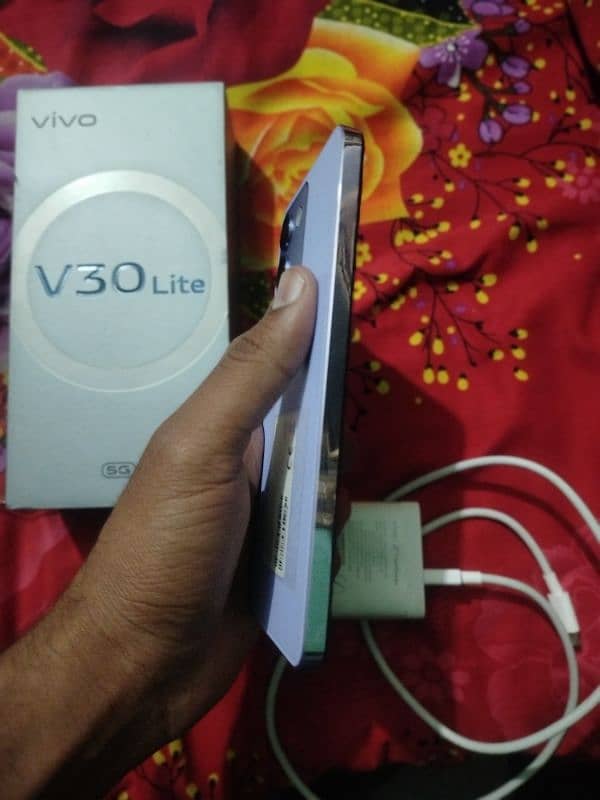 vivo v30 lite 5G . . 12+12 . . 256 ma ha 80W fast charger non pta ha 4