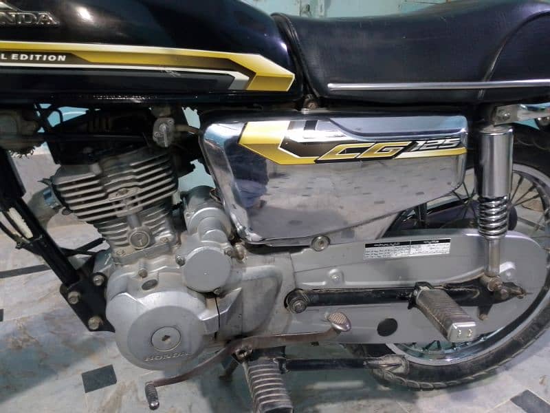 Urgent sale Honda CG 125 like A New 6