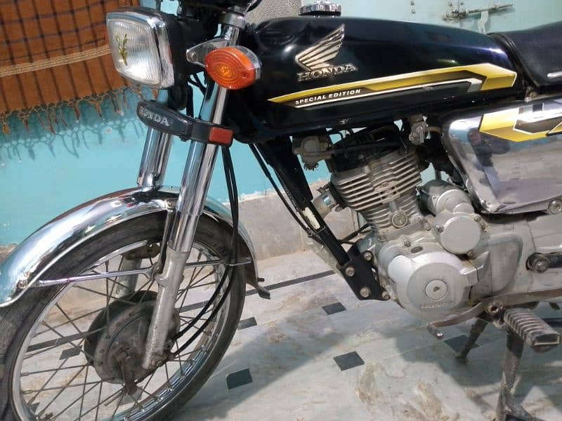 Urgent sale Honda CG 125 like A New 7