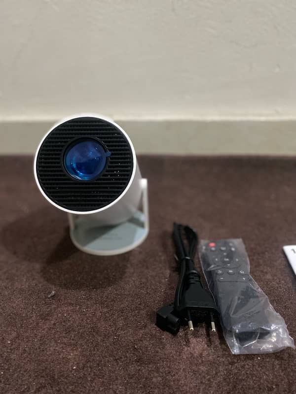 MAGCUBIC Smart projector HY300 pro 1