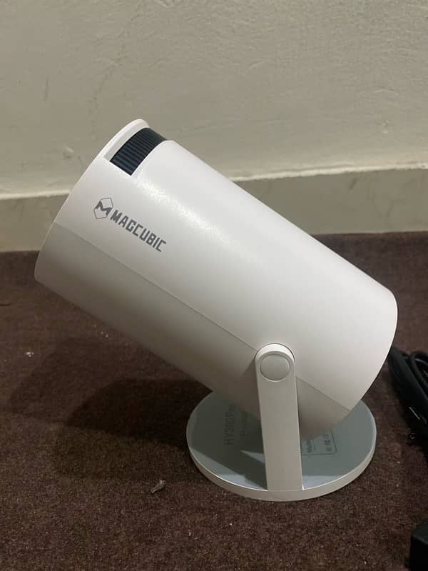 MAGCUBIC Smart projector HY300 pro 2