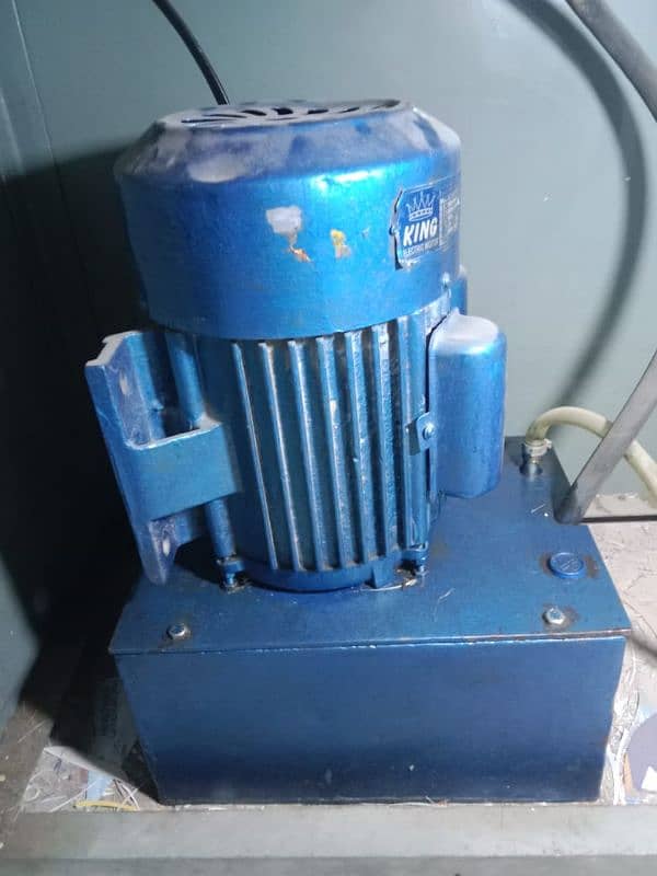 Disposibale plate maker machine 5