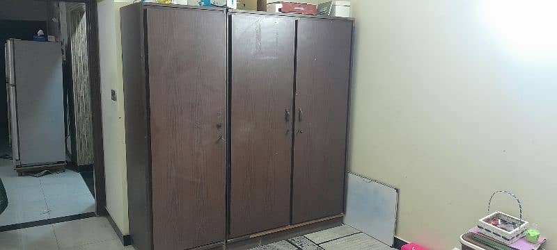 Wardrobe 3 door for sale 0