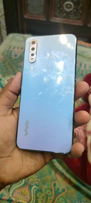 vivo s1 one handed uses koi fault nhi ha bilkul ok 3