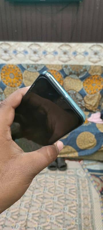 vivo s1 one handed uses koi fault nhi ha bilkul ok 10