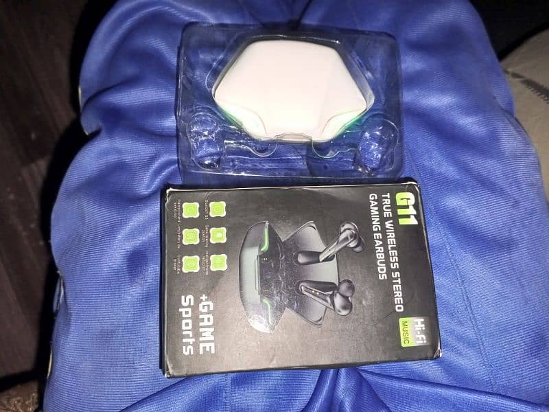 G 11 gaming earbuds with box and cable 0