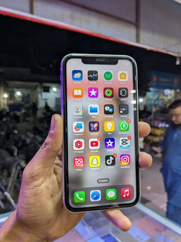 i phone 11 (128gb) waterpack 10/10 condition contact 03186414811 5