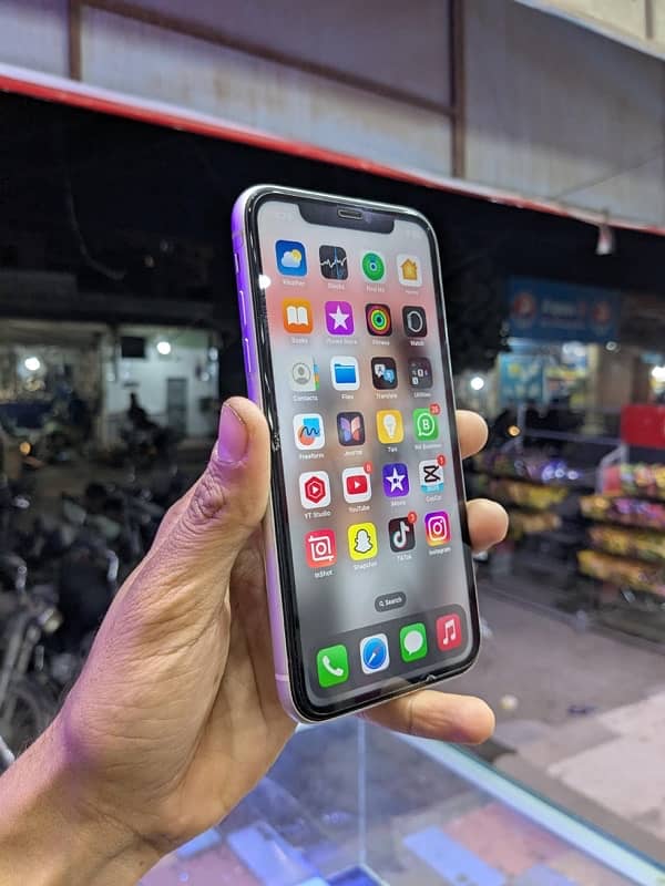 I phone 11 128Gb water pack non pta 3