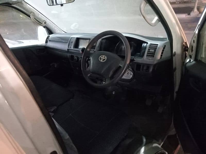 Toyota Hiace 200 Model 2008/2013 4