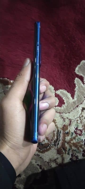 One plus 8Pro sale urgently screen pe lines h all ok front finger work 1