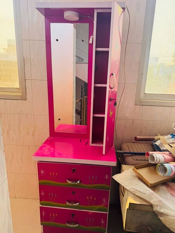 Dressing table and divider for sale 2