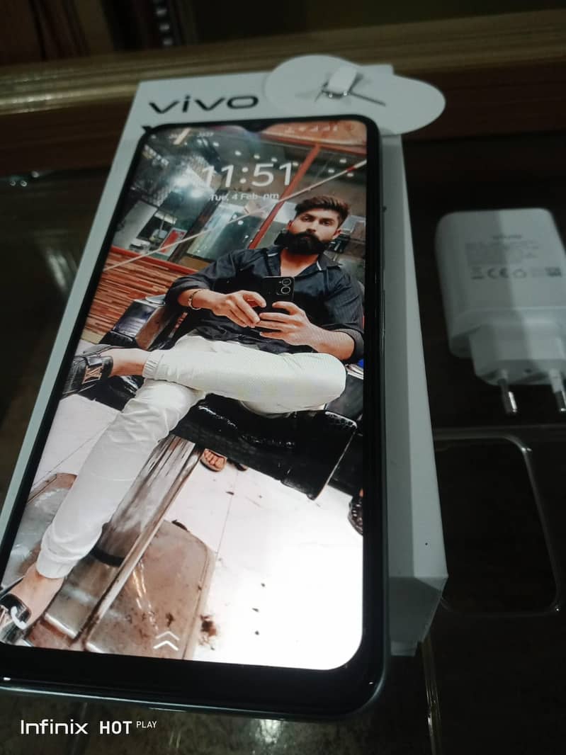 Vivo Y 18 4+4 128 mint and new condition and 6 month warranty 2