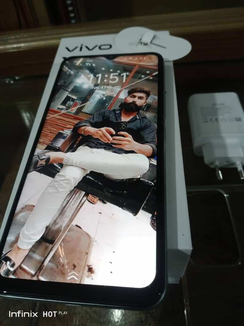 Vivo Y 18 4+4 128 mint and new condition and 6 month warranty 5