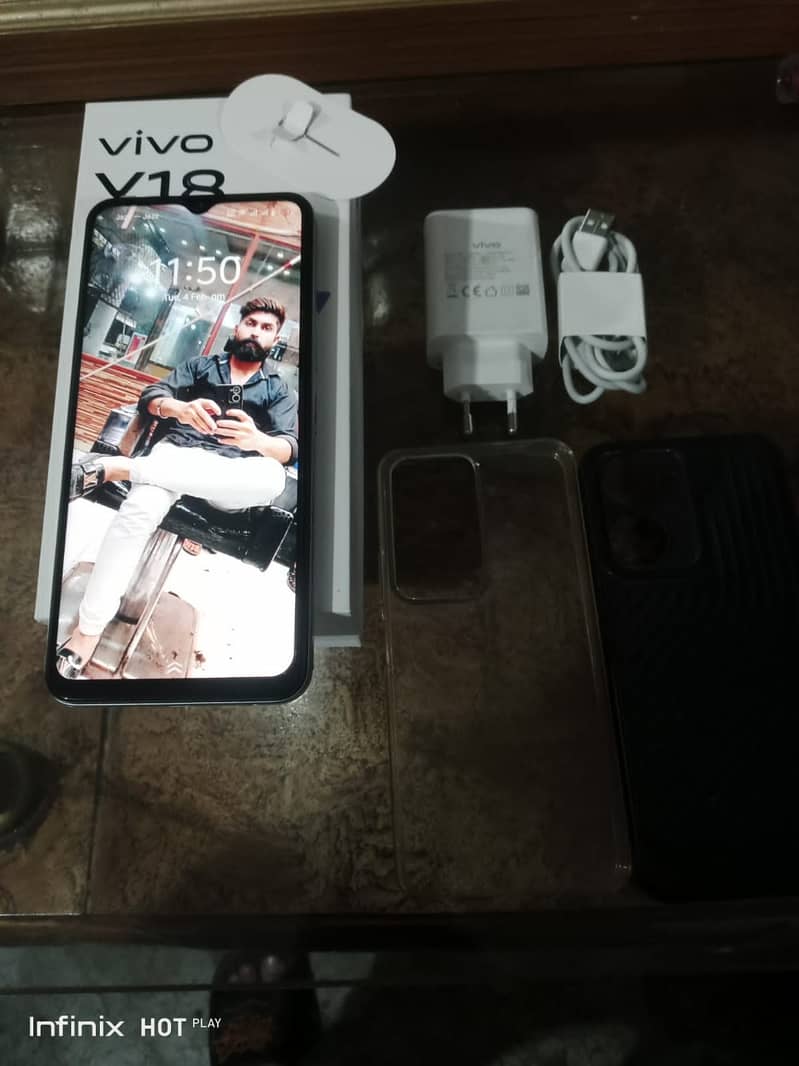 Vivo Y 18 4+4 128 mint and new condition and 6 month warranty 8