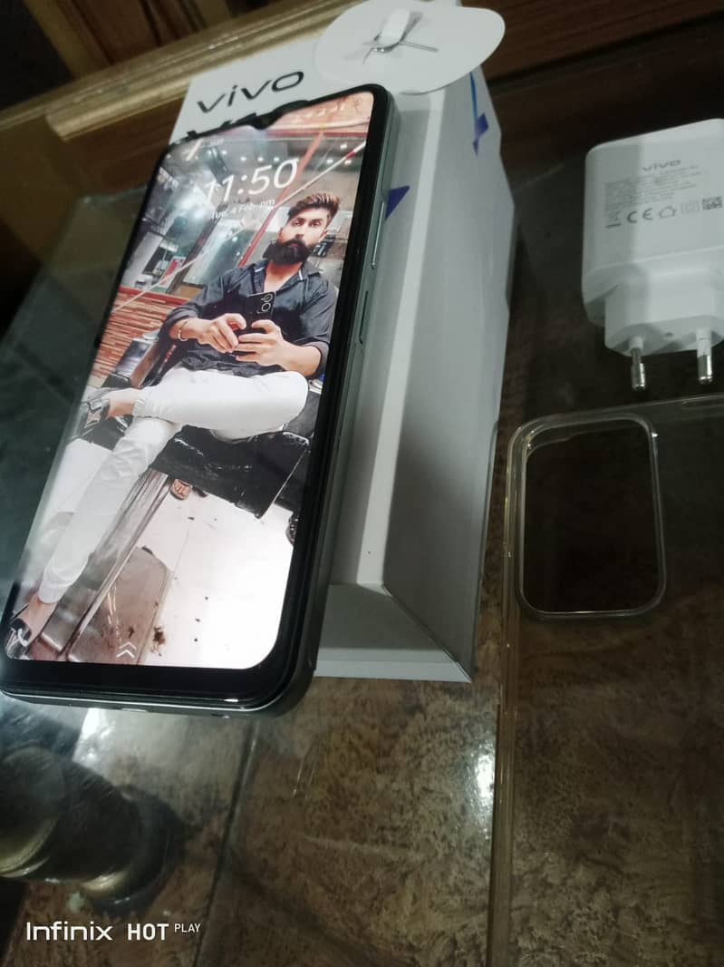 Vivo Y 18 4+4 128 mint and new condition and 6 month warranty 11