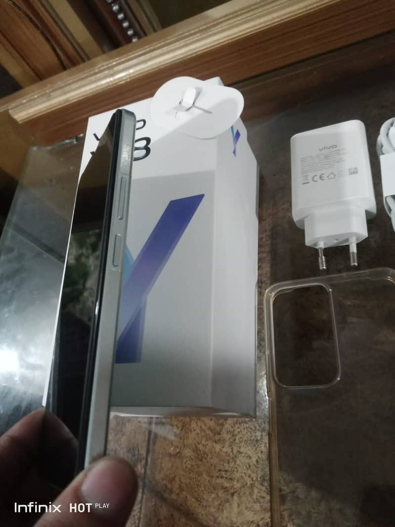 Vivo Y 18 4+4 128 mint and new condition and 6 month warranty 12