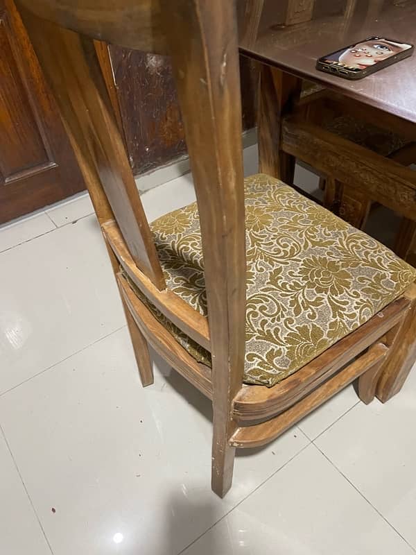 6 seater dining table goof condition 1