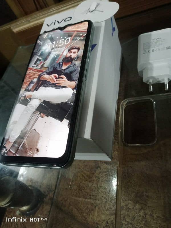 vivo y 18 4+4 128 new and mint condition all accessories avaibale 1