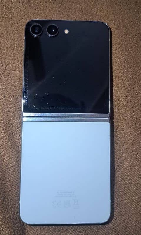 Samsung galaxy Z-flip 5 mint colour. 1