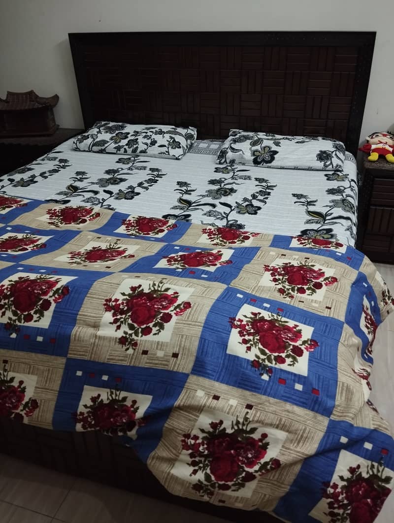 Bed set with 2 side tables and dressing table 0