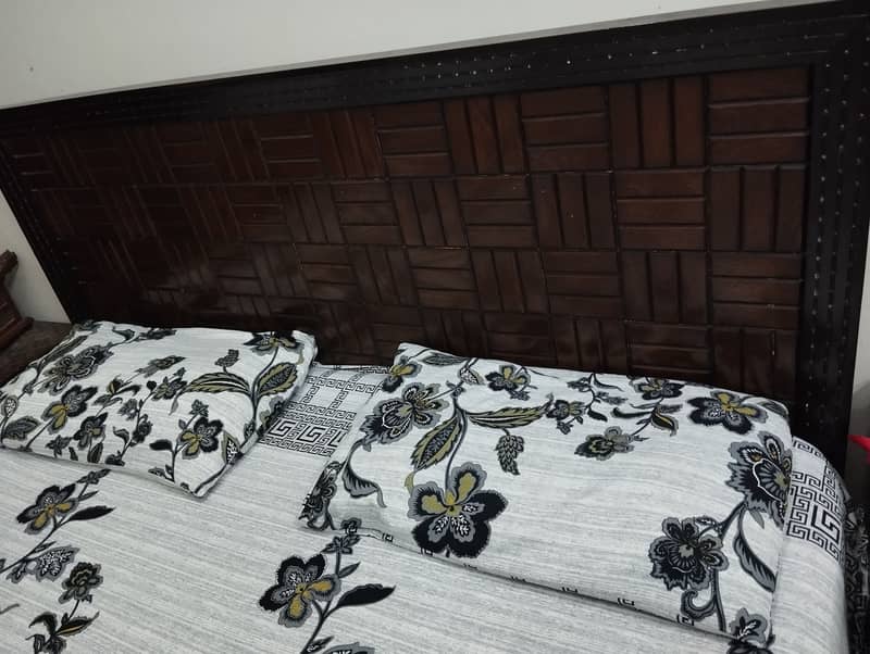 Bed set with 2 side tables and dressing table 2