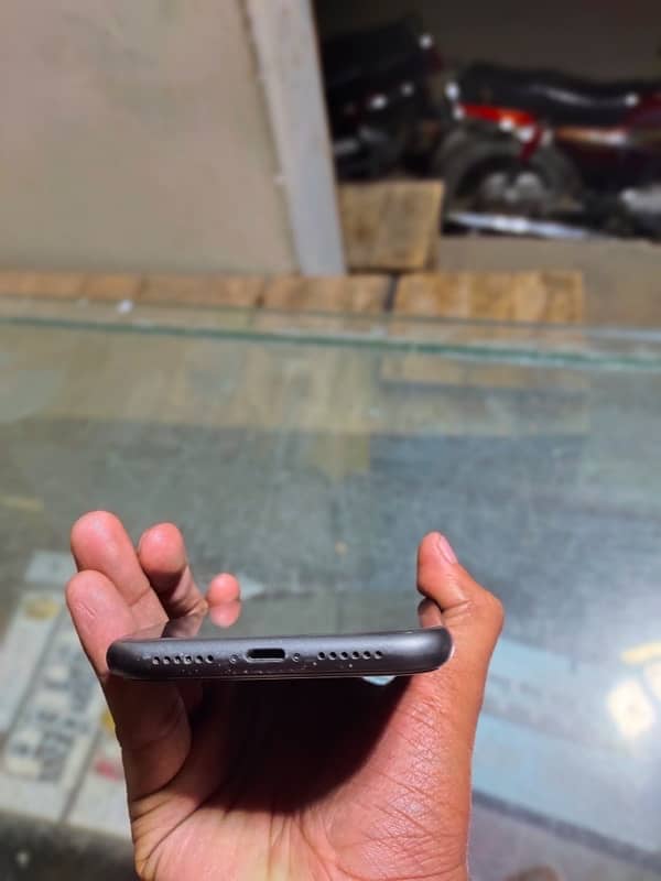 iPhone 11 64GB Factory Unlock 1