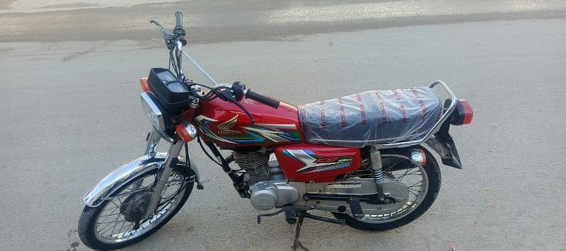 Honda CG-125 red 2023 March Karachi number 0