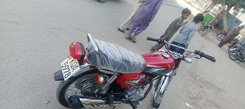 Honda CG-125 red 2023 March Karachi number 7