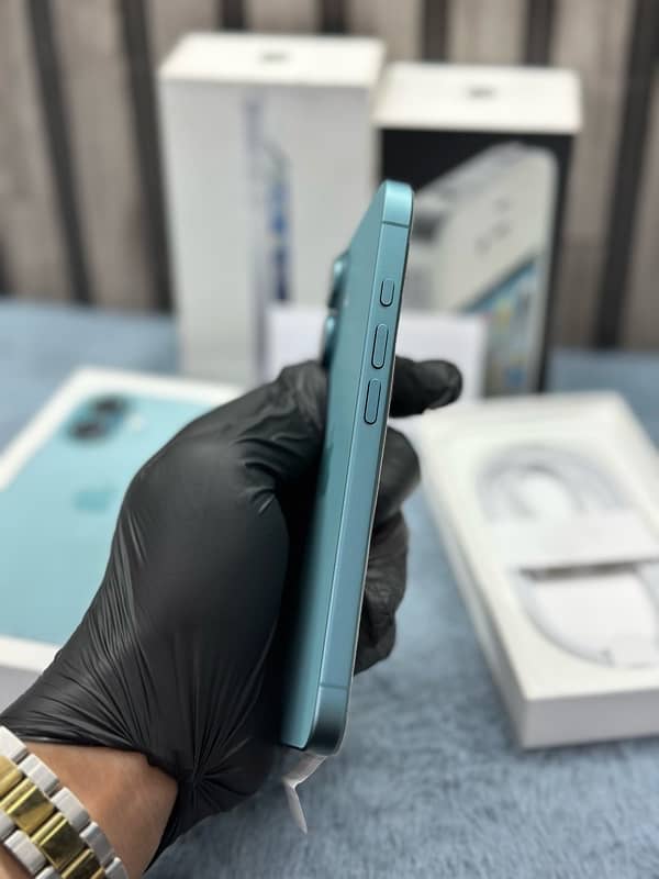 iPhone 16 LLA 128GB Teal Colour 5