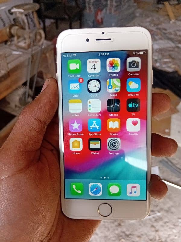 I phone 6 gold colour non pta mint condition All okay 0