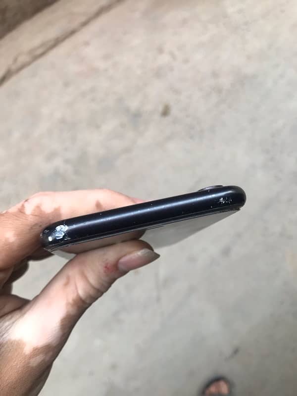 (iPhone XR) 64 gb 4