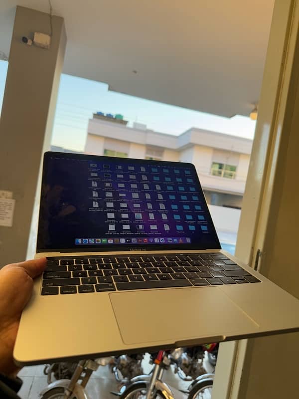 Apple Macbook Pro 2017 2