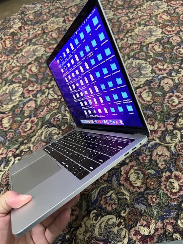 Apple Macbook Pro 2017 7