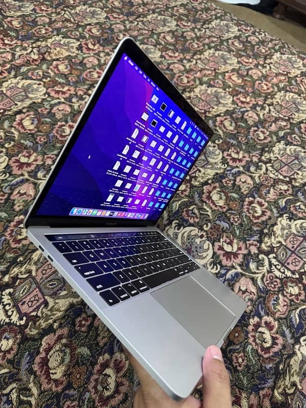 Apple Macbook Pro 2017 9